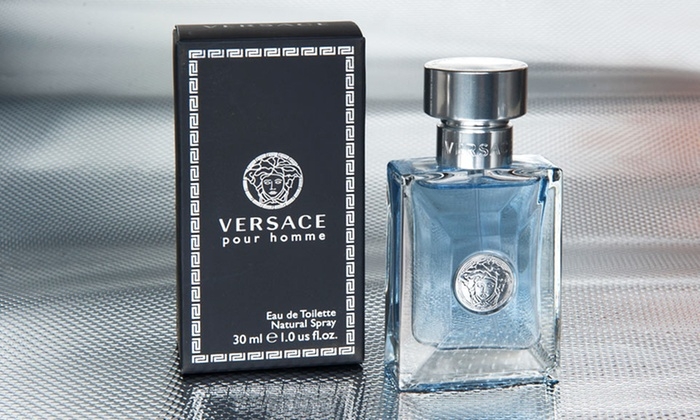 Độ tỏa hương vừa phải của Versace Pour Homme cực thích hợp để sử dụng tại môi trường văn phòng
