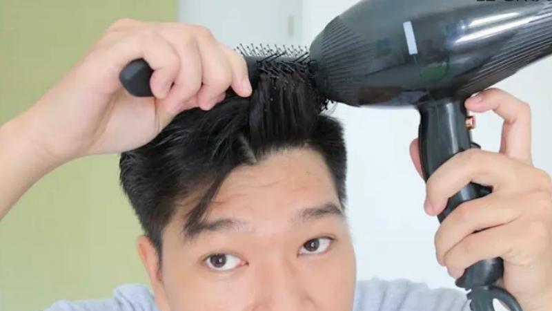 Cách tạo kiểu tóc xoăn nam bằng máy sấy tóc