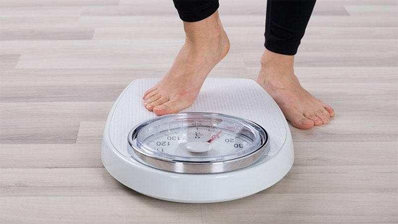 Nam giới cần theo dõi cân nặng thường xuyên