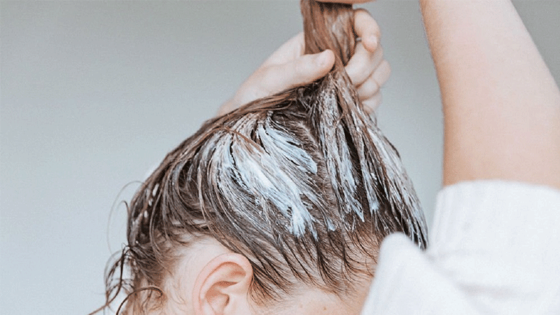 Cách sử dụng dầu xả cho tóc nhuộm