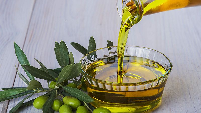 Sử dụng dầu olive/dầu em bé
