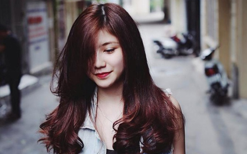tóc xoăn dài màu đỏ tím trầm