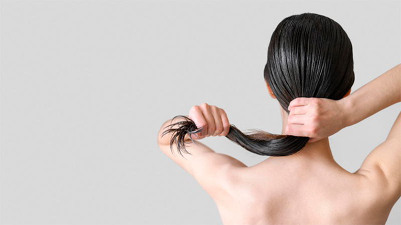 Kem ủ tóc giúp nuôi dưỡng và phục hồi tóc hư tổn, làm mái tóc luôn bồng bềnh tràn đầy sức sống.