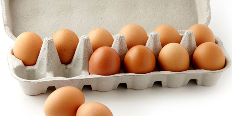 Trứng gà là loại nguyên liệu giá rẻ dễ tìm