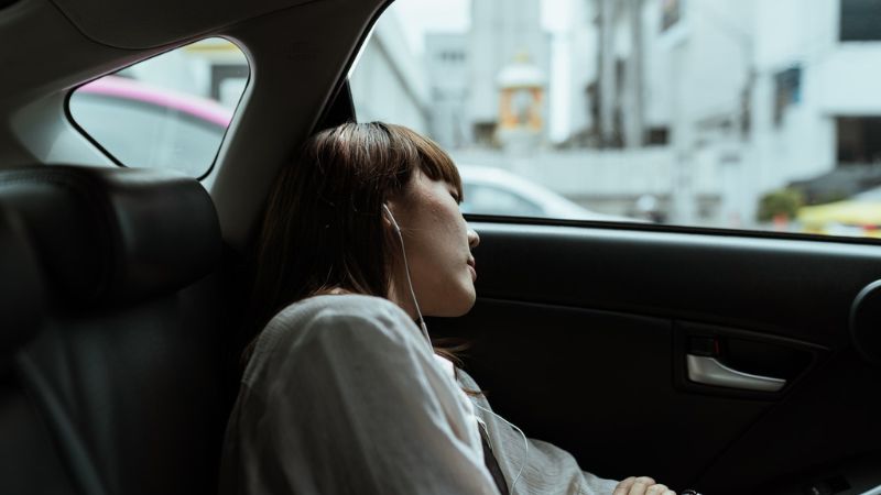 Vì sao không nên ngủ trong ô tô kể cả khi bật điều hòa?